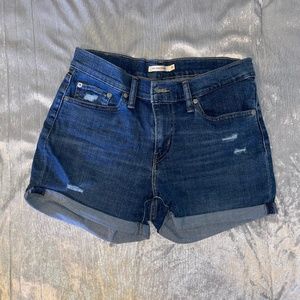 Mid length Levi shorts